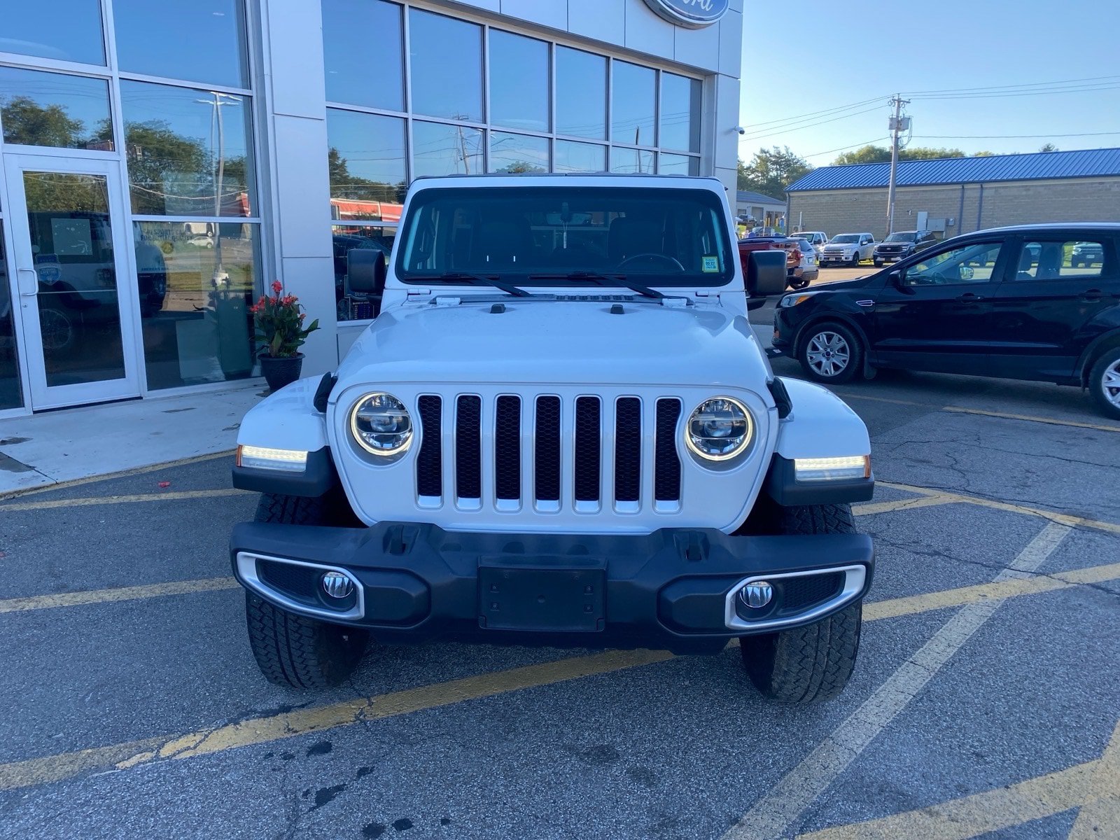 Used 2020 Jeep Wrangler Unlimited Sahara AWD/4WD image 9