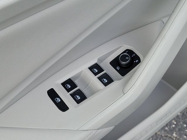 Certified 2023 Volkswagen Jetta SE FWD image 15