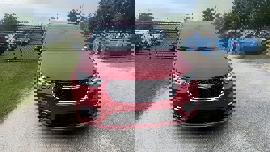 New 2026 Chrysler Pacifica Select image 3