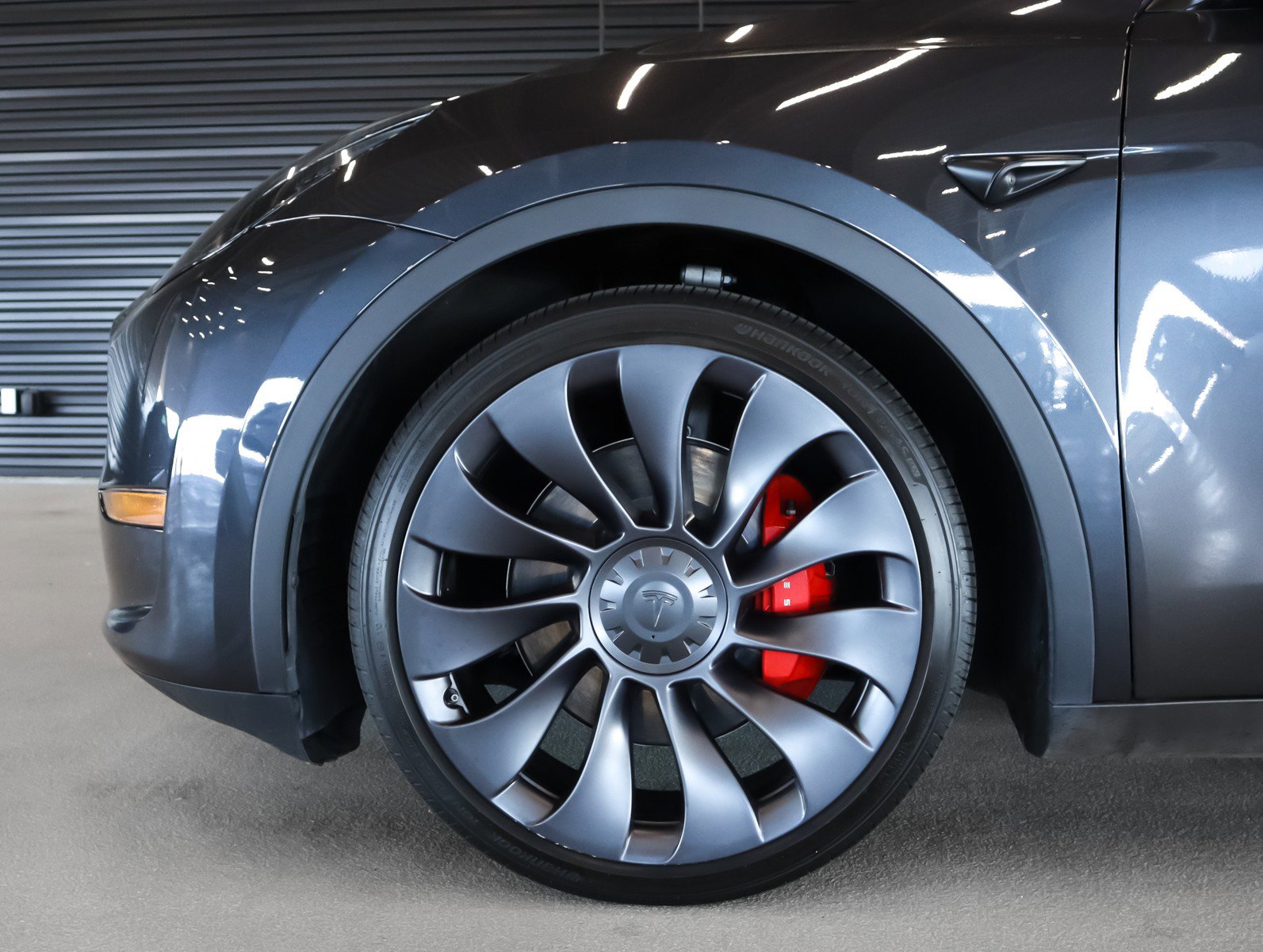 Used 2024 Tesla Model Y Performance image 3
