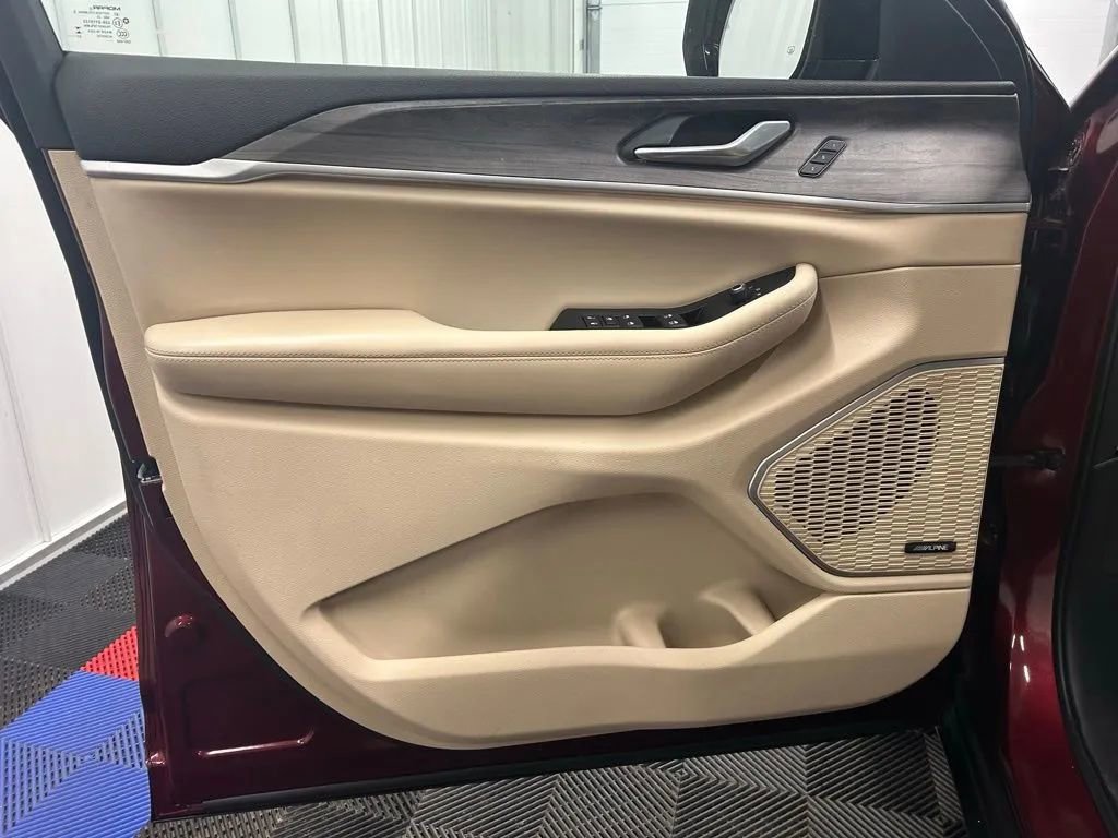 Used 2023 Jeep Grand Cherokee 4WD 4xe image 21