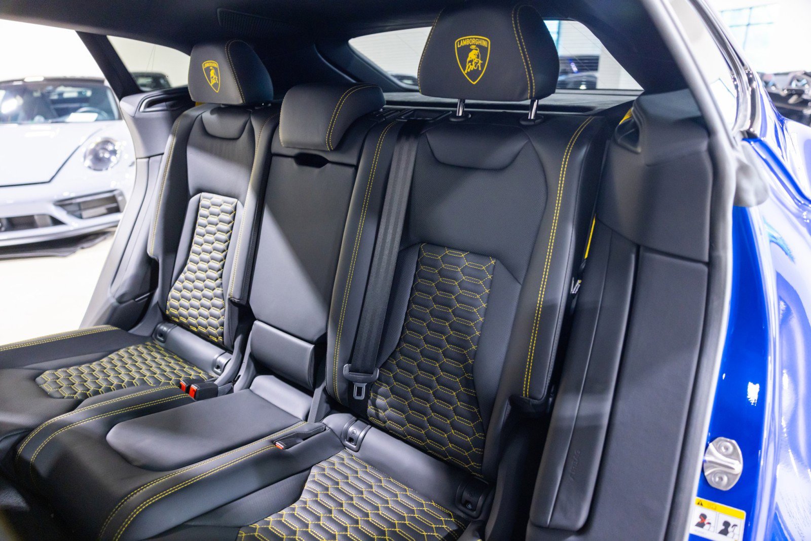 Used 2022 Lamborghini Urus AWD/4WD image 34