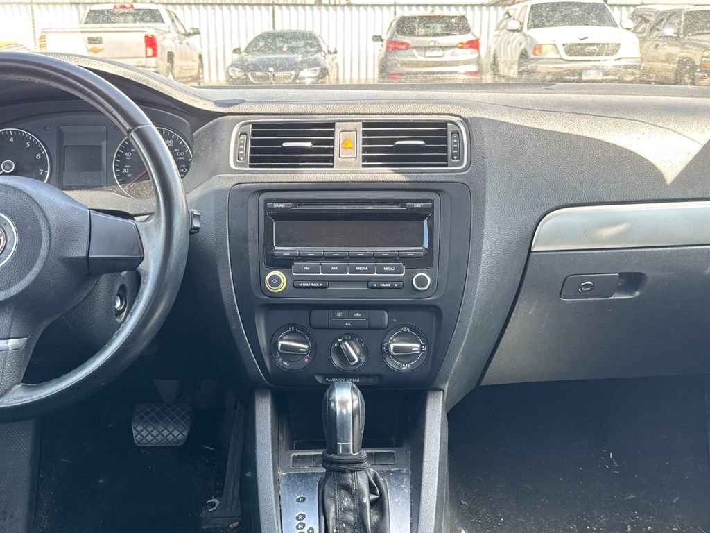 Used 2013 Volkswagen Jetta SE FWD image 8