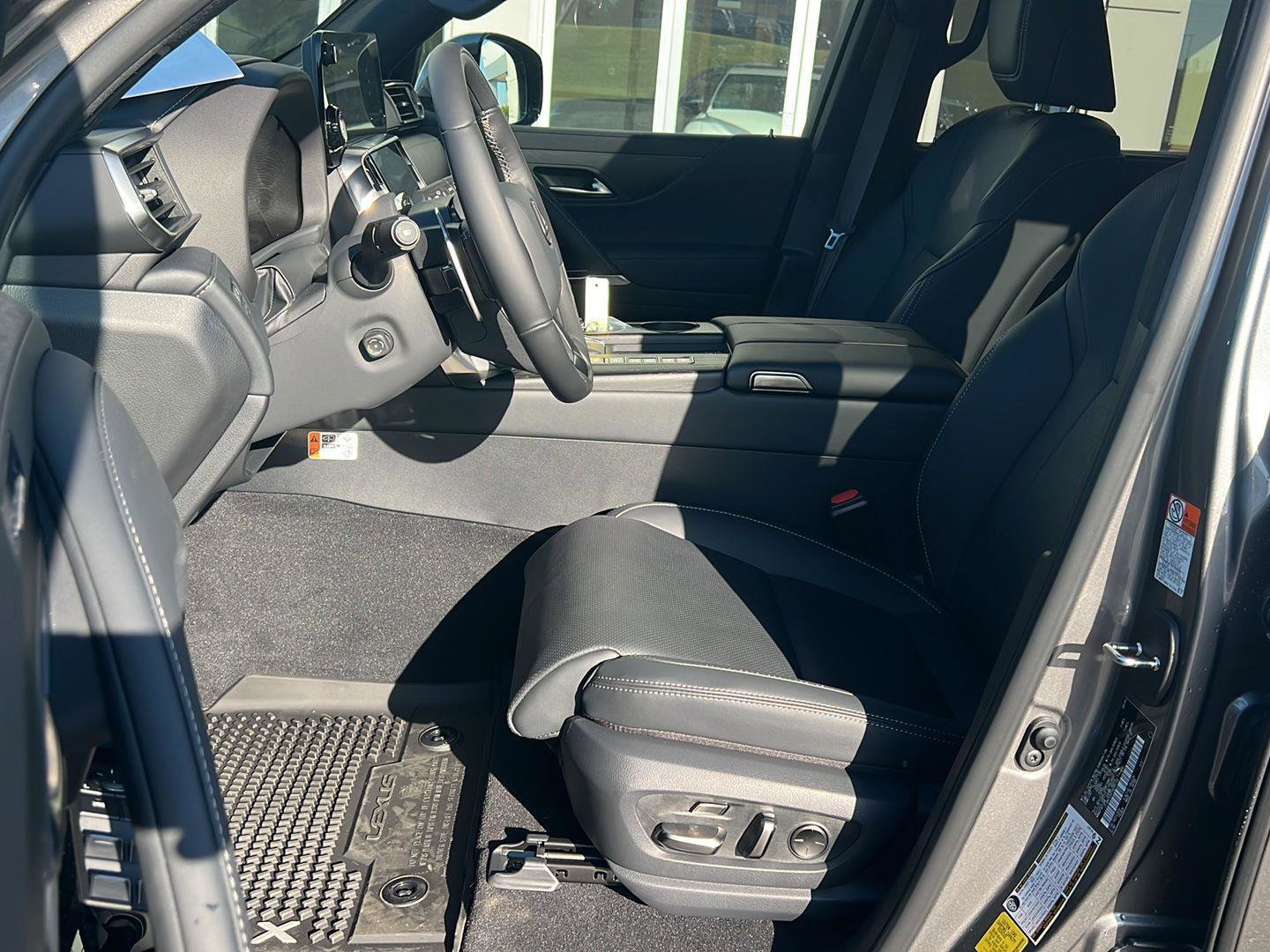 New 2026 Lexus LX 600 4WD w/ Luxury Package image 10