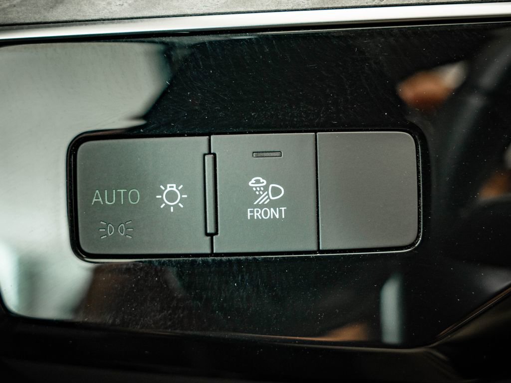 Used 2021 Audi e-tron Premium w/ Convenience Plus Package AWD/4WD image 27