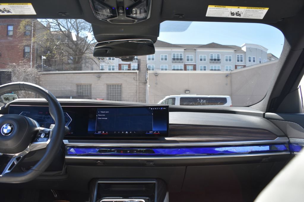 Used 2025 BMW 760i xDrive w/ Executive Package image 32