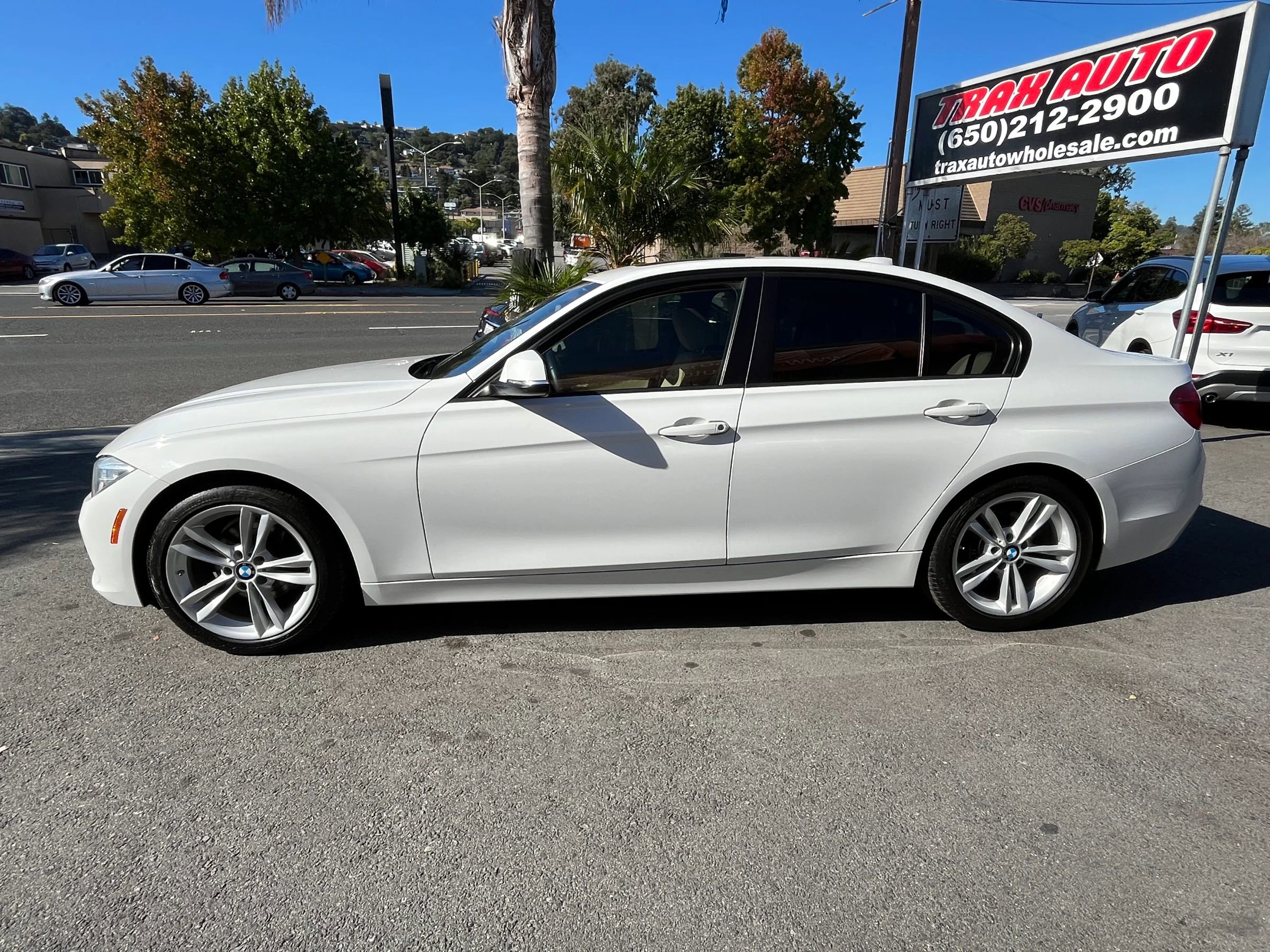 Used 2017 BMW 320i Sedan image 4