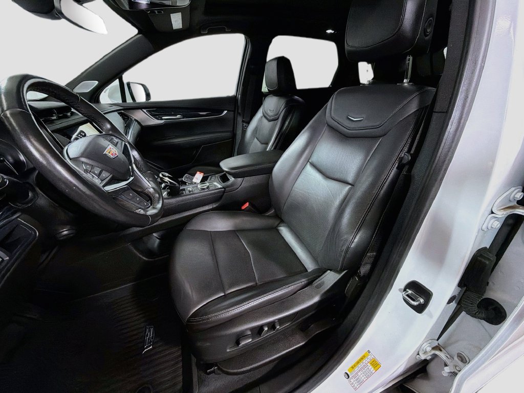 Used 2023 Cadillac XT5 Premium Luxury w/ LPO, Floor Liner Package AWD/4WD image 23