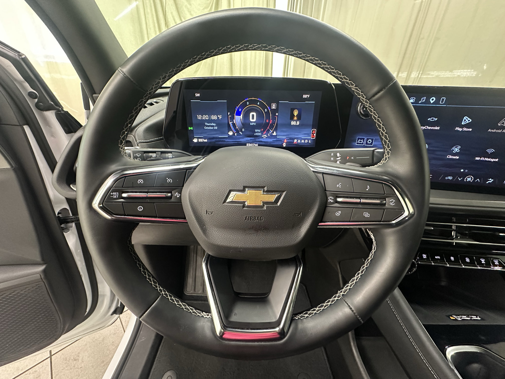 Certified 2026 Chevrolet Traverse LT w/ Driver Confidence Package FWD image 32