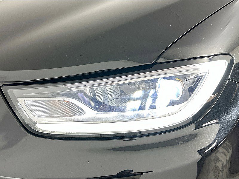 Used 2025 Chrysler Pacifica Limited image 35