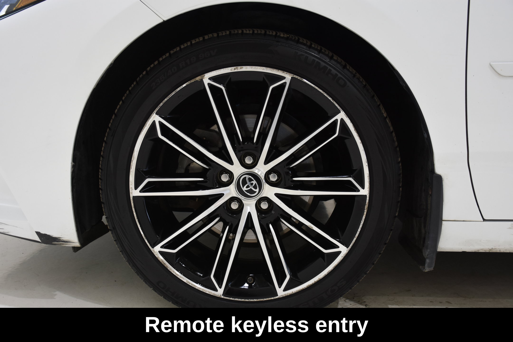 Used 2019 Toyota Avalon XSE w/ All Weather Liner Package FWD image 9