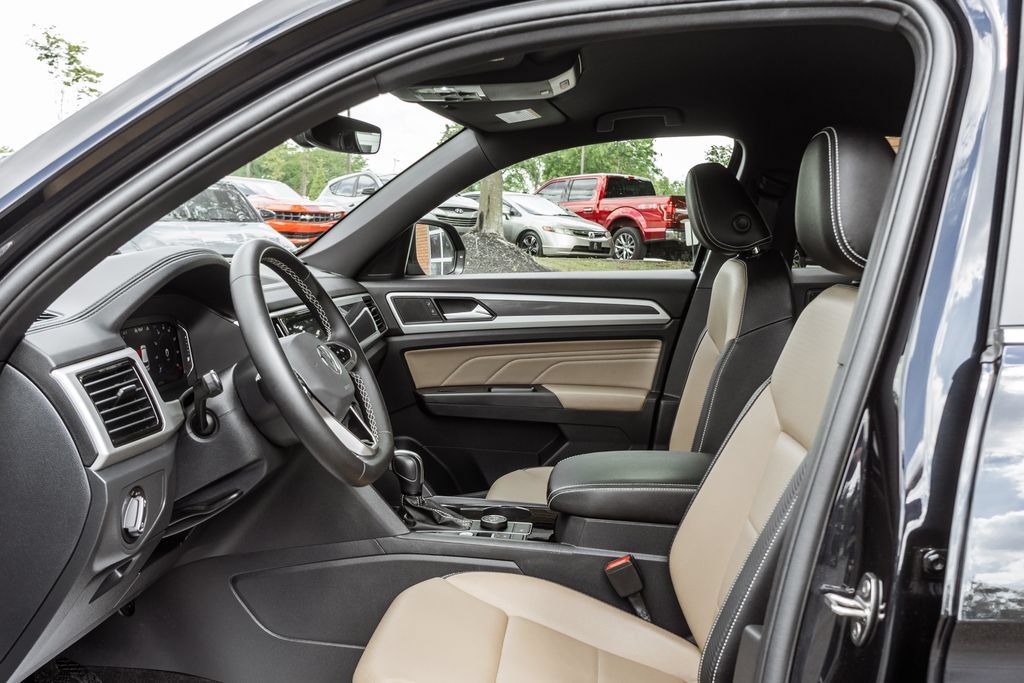 Used 2023 Volkswagen Atlas Cross Sport SE AWD/4WD image 24
