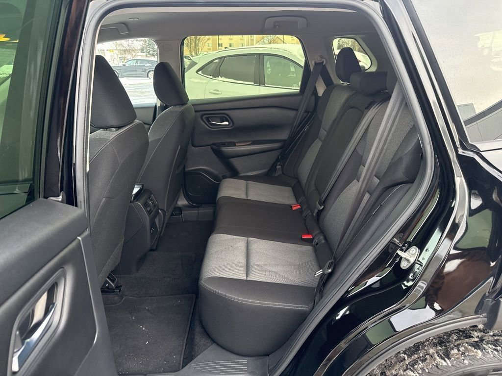 Used 2024 Nissan Rogue SV image 30