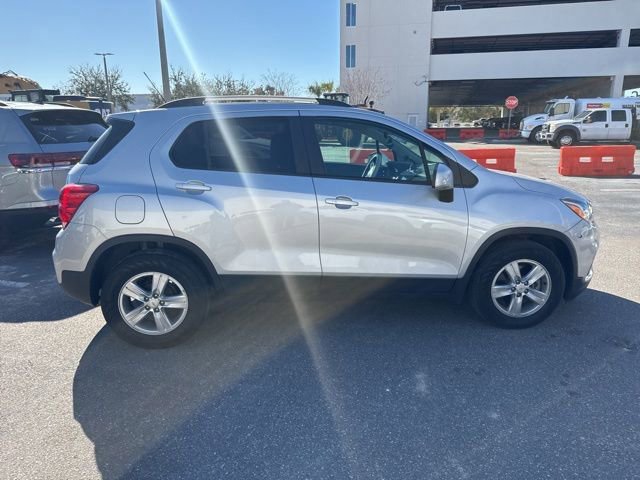 Used 2021 Chevrolet Trax LT w/ LT Convenience Package image 2