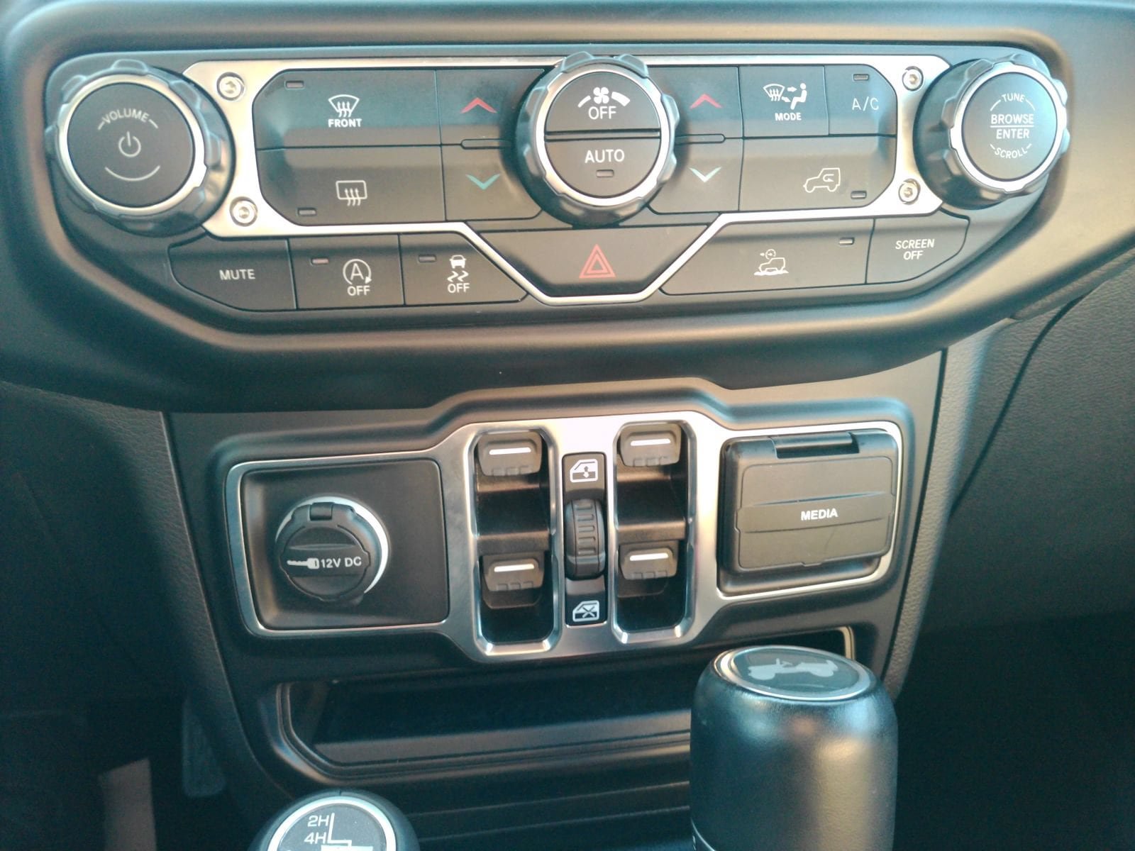 Used 2022 Jeep Wrangler Unlimited Sahara w/ LED Lighting Group AWD/4WD image 29