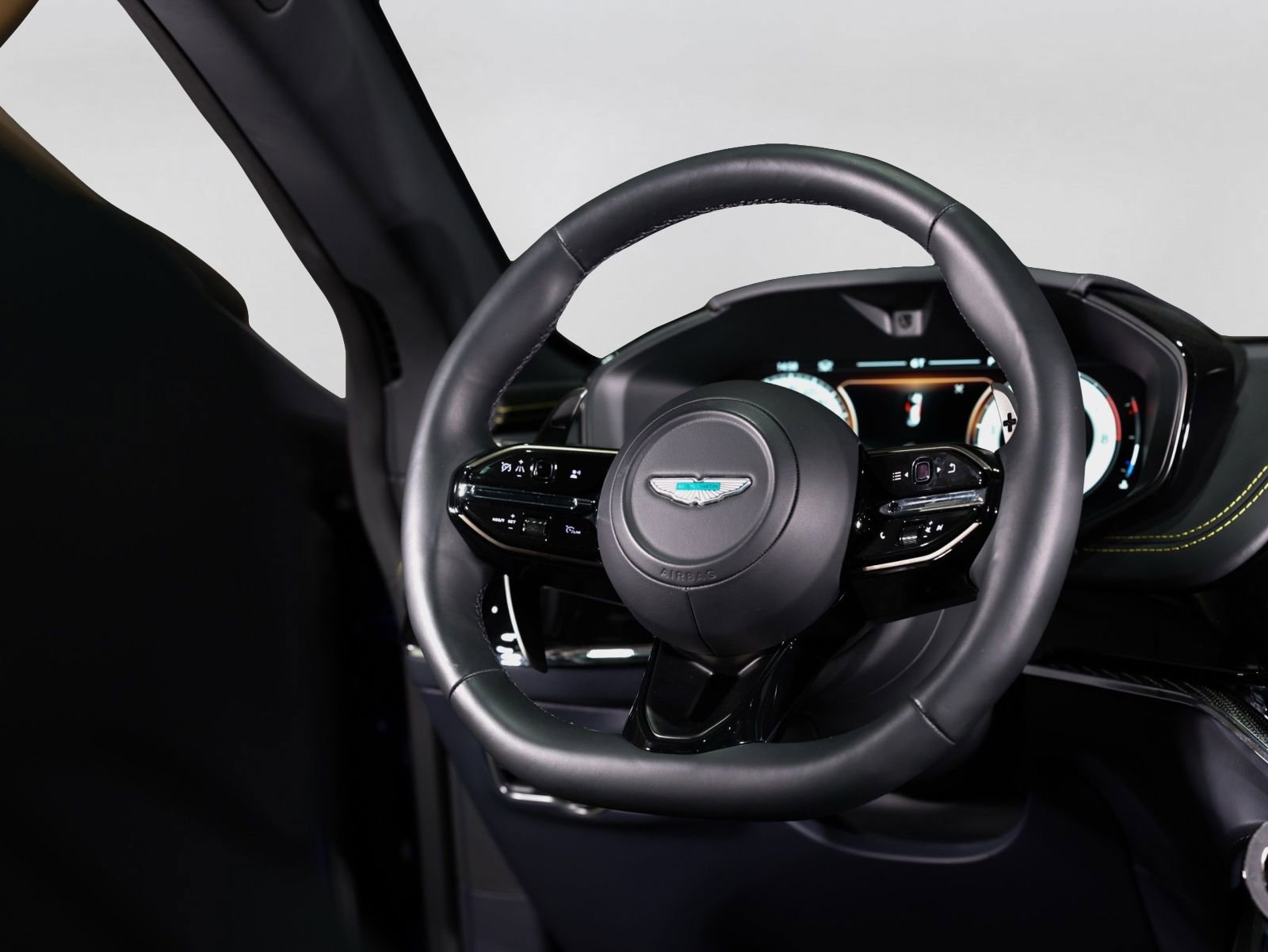 Used 2025 Aston Martin DBX 707 AWD/4WD image 31