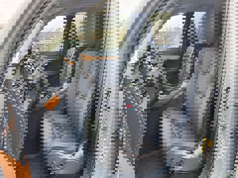 Certified 2024 Volvo XC90 T8 Plus w/ Protection Package Premier image 30