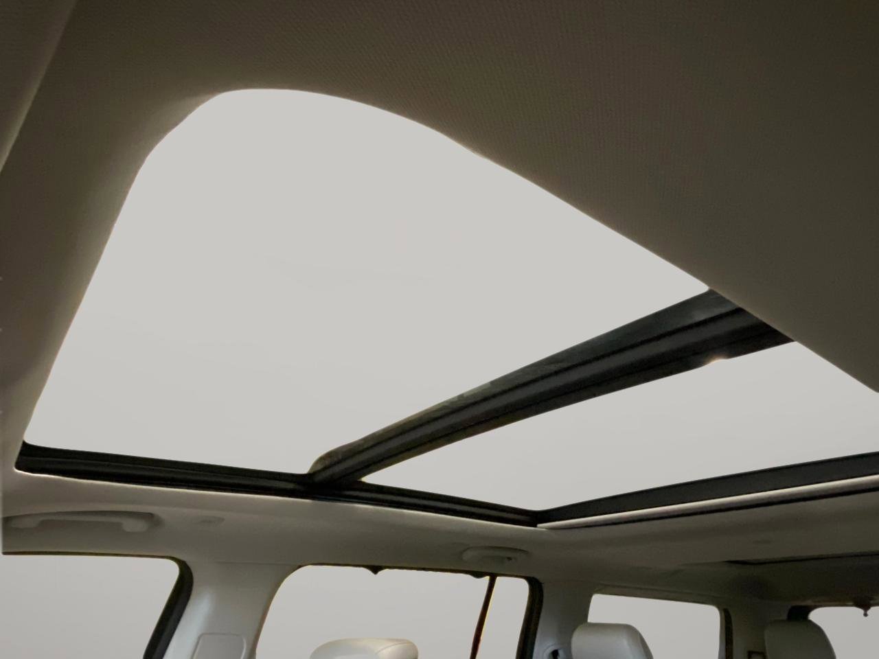 Used 2022 Jeep Wagoneer Series III w/ Premium Group I image 28