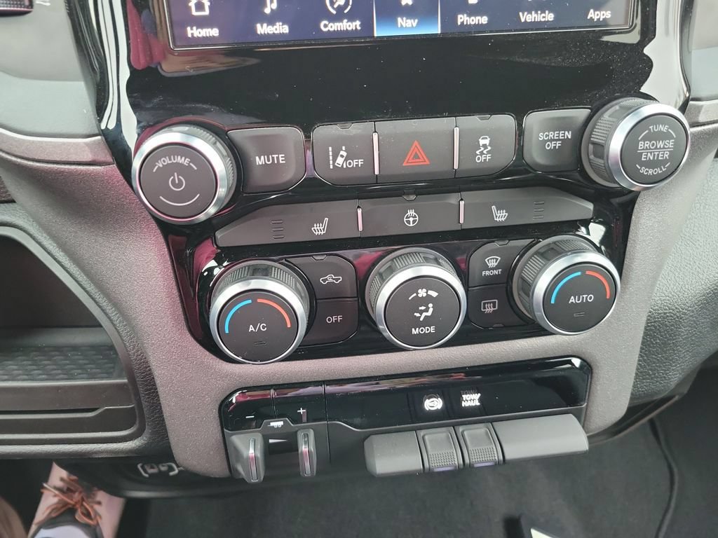 New 2024 RAM 2500 Tradesman w/ Safety Group AWD/4WD image 19