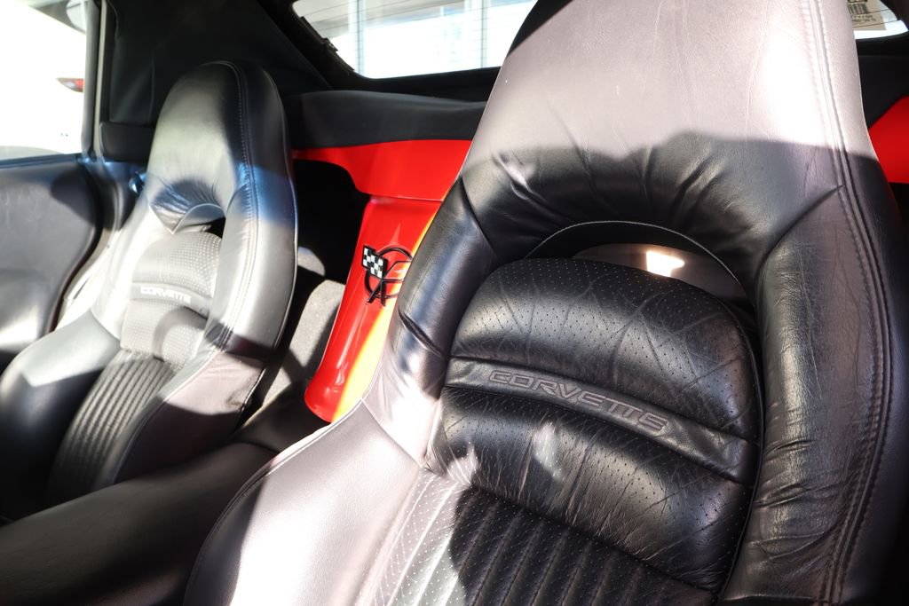 Used 2001 Chevrolet Corvette Convertible w/ Preferred Equipment Group2 image 13