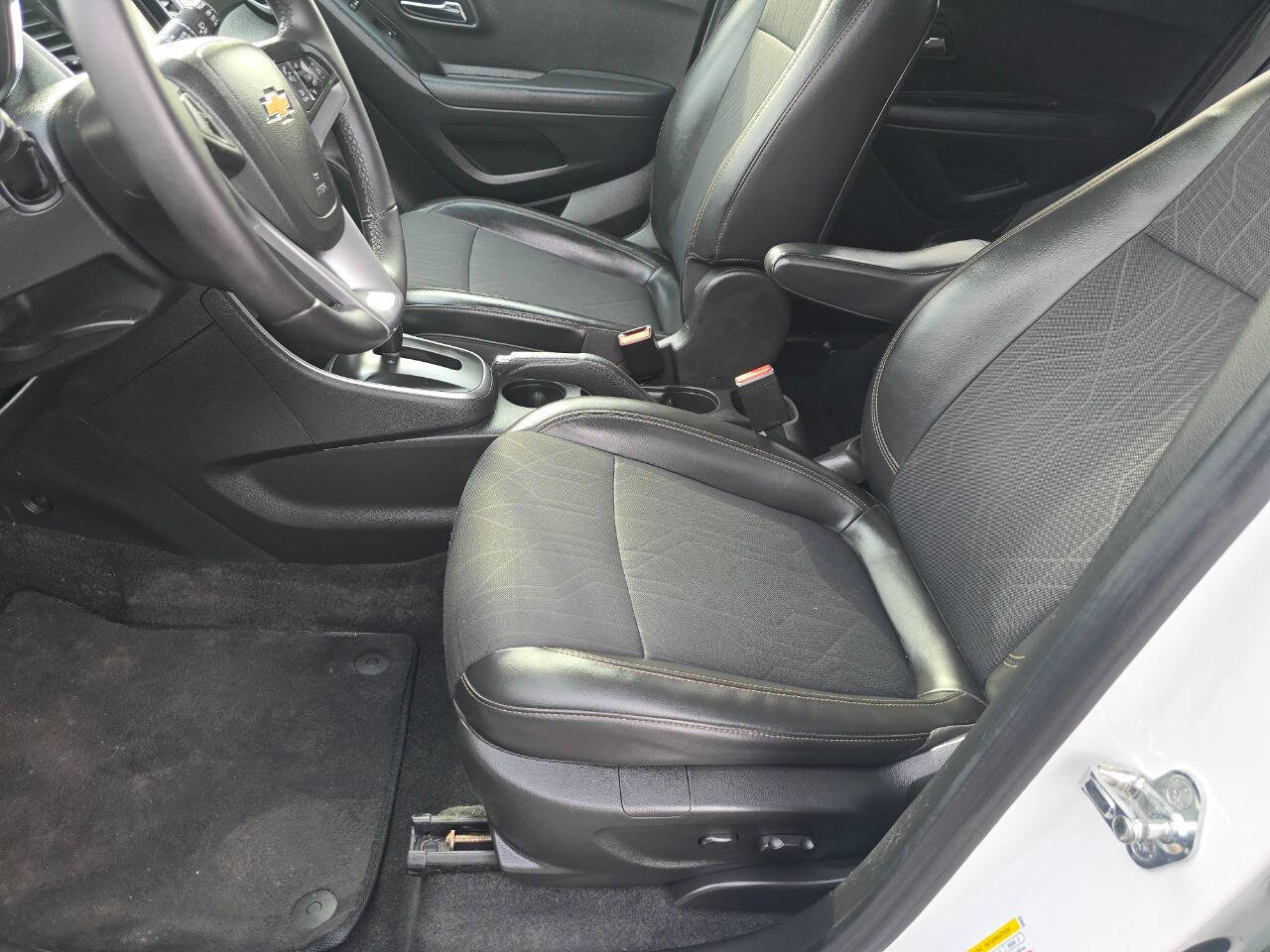 Used 2018 Chevrolet Trax LT w/ LT Convenience Package image 13