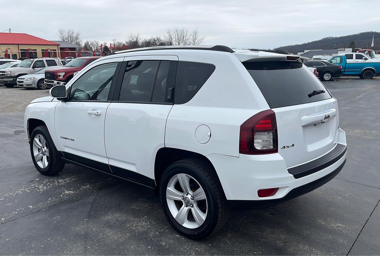 Used 2014 Jeep Compass Latitude w/ Sun/Sound Group AWD/4WD image 5