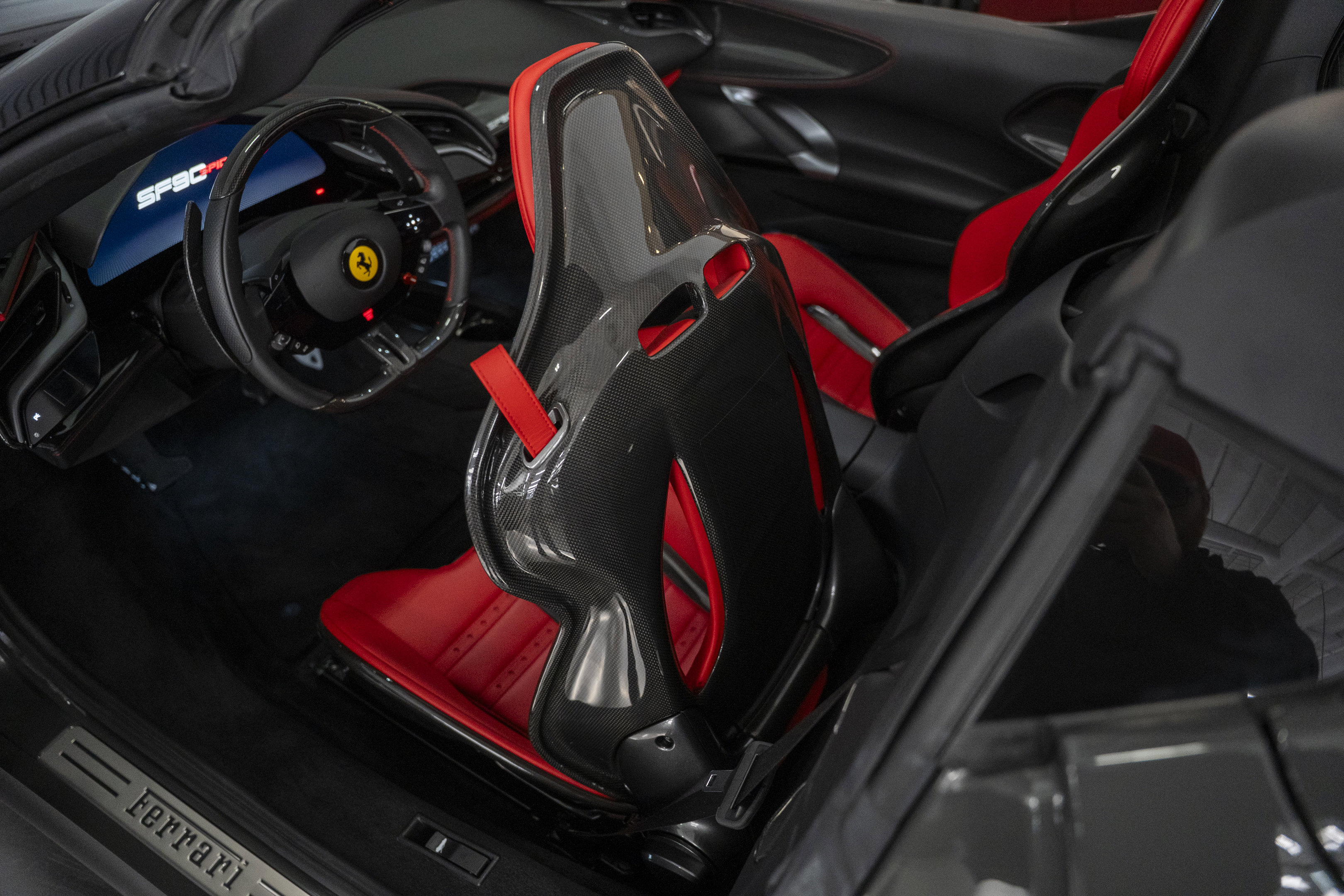 Used 2025 Ferrari SF90 Spider image 34