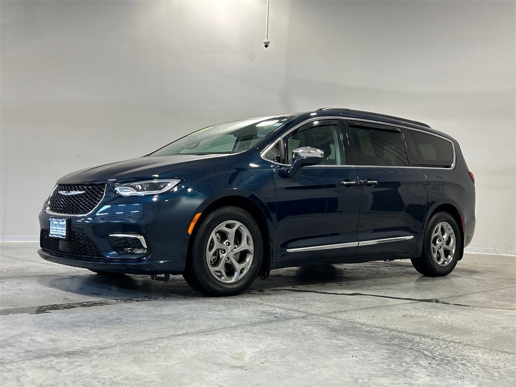 Used 2022 Chrysler Pacifica Limited image 2