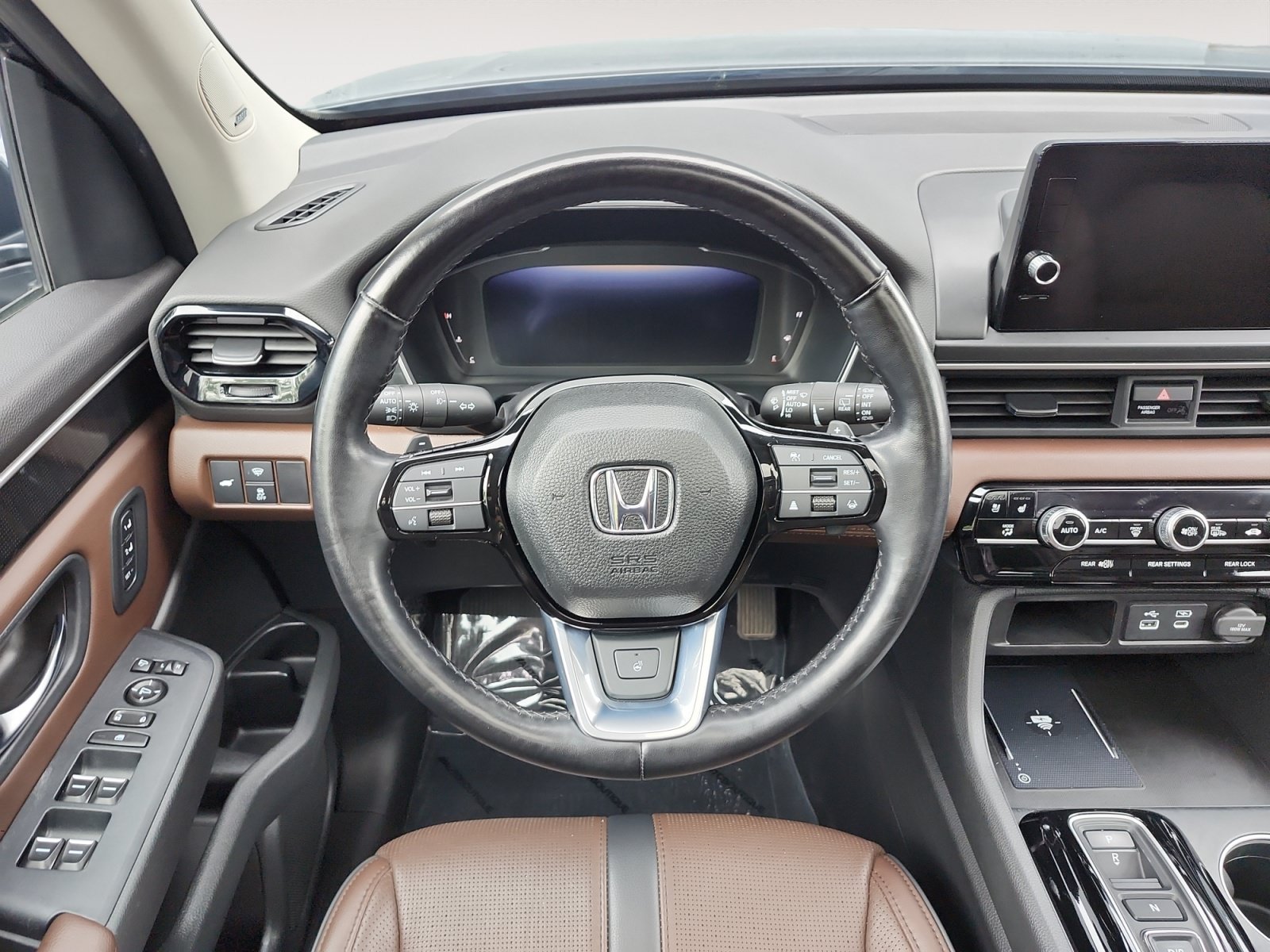 Used 2023 Honda Pilot Elite image 12
