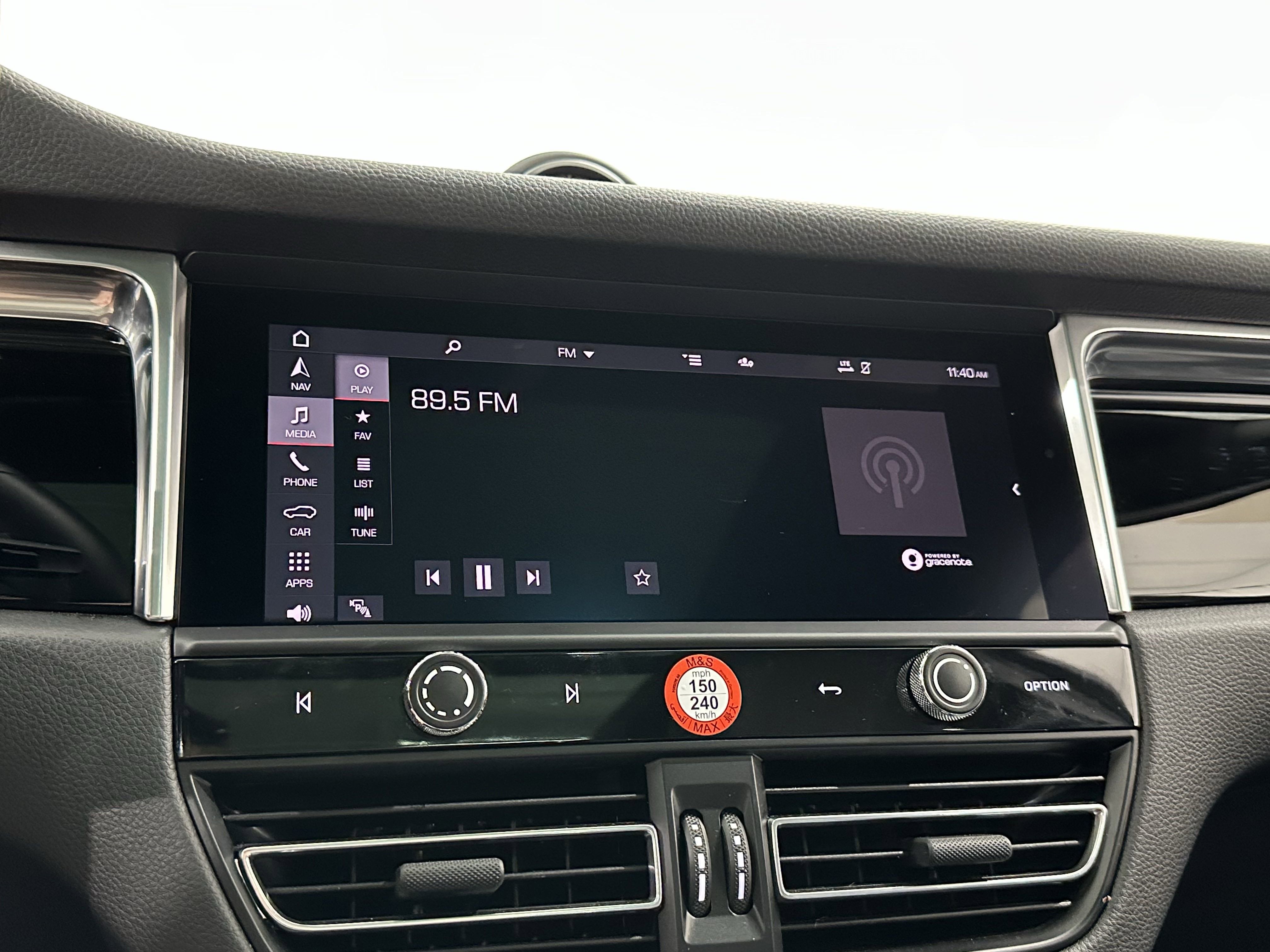 Certified 2024 Porsche Macan image 40