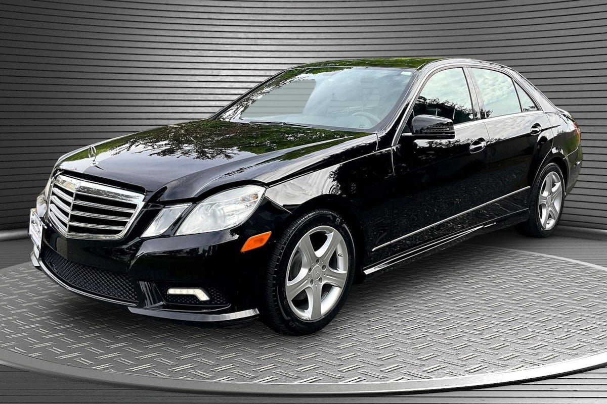 Used 2011 Mercedes-Benz E 350 4MATIC Sedan image 3