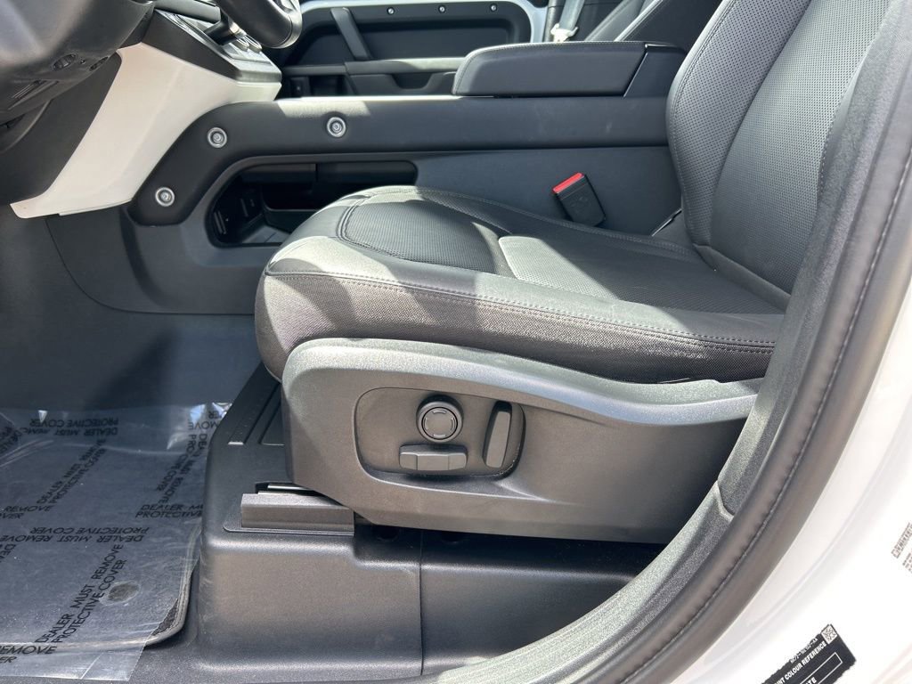 Used 2025 Land Rover Defender 110 S image 16