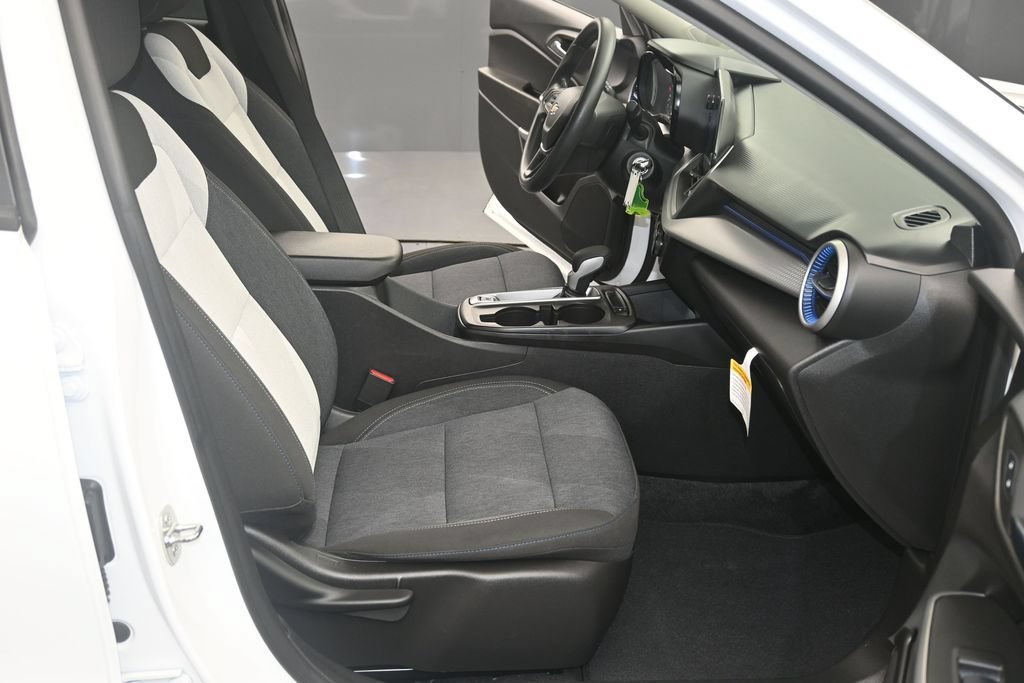 Used 2024 Chevrolet Trax LS FWD image 11