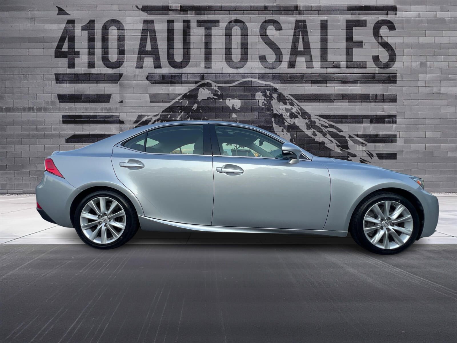 Used 2016 Lexus IS 200t image 2