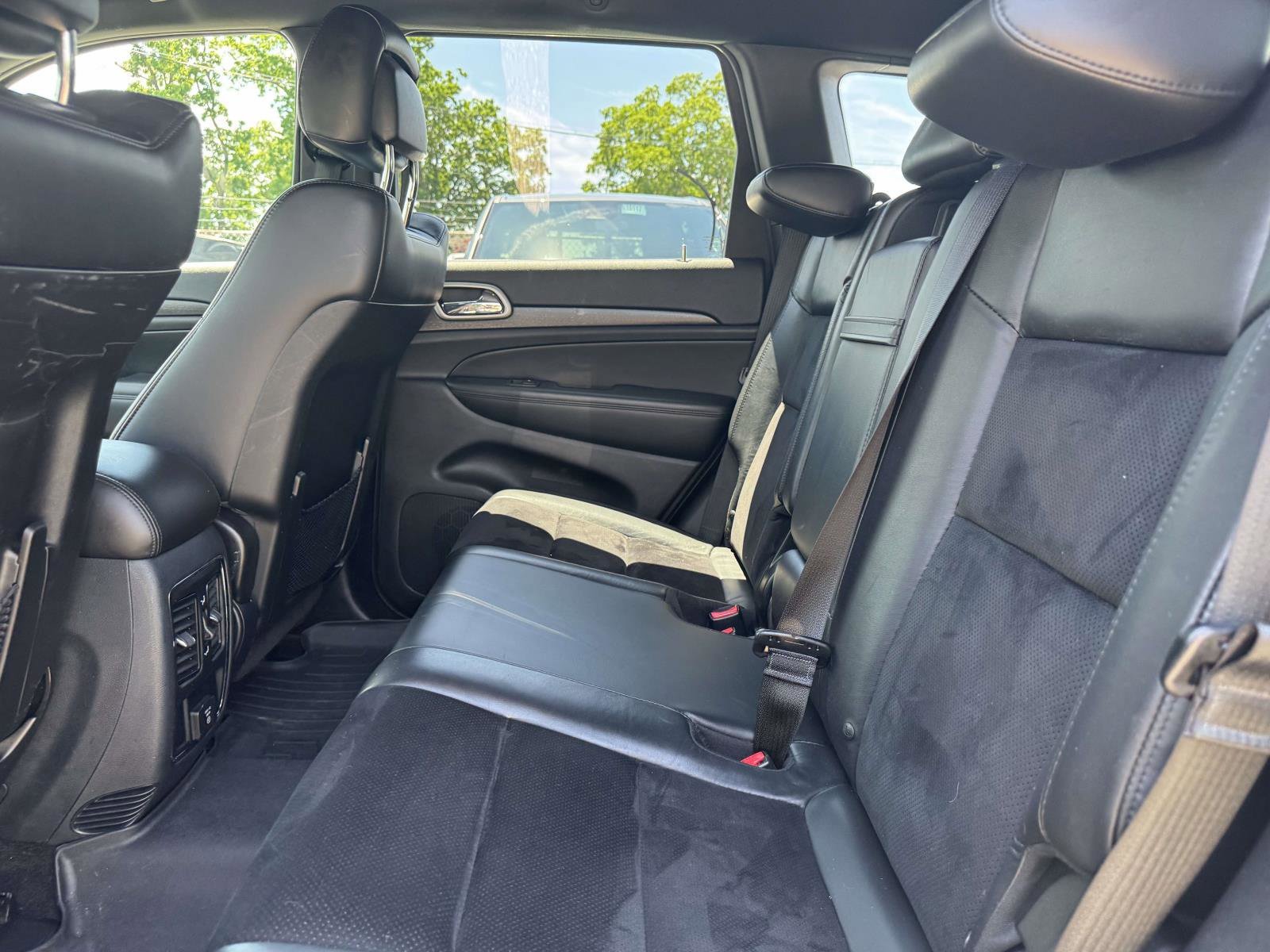 Used 2018 Jeep Grand Cherokee Altitude AWD/4WD image 14