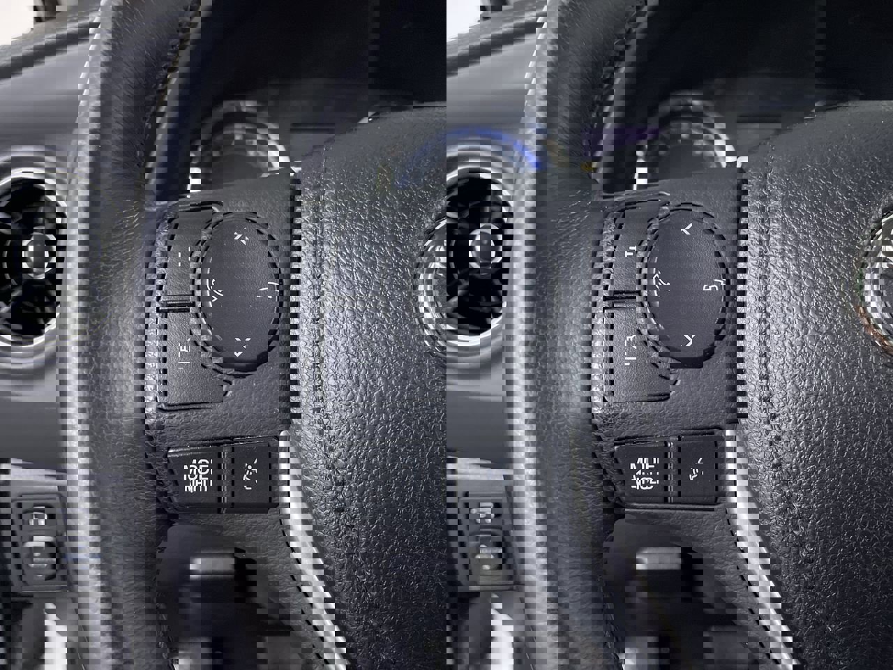 Used 2017 Toyota Corolla XSE image 28