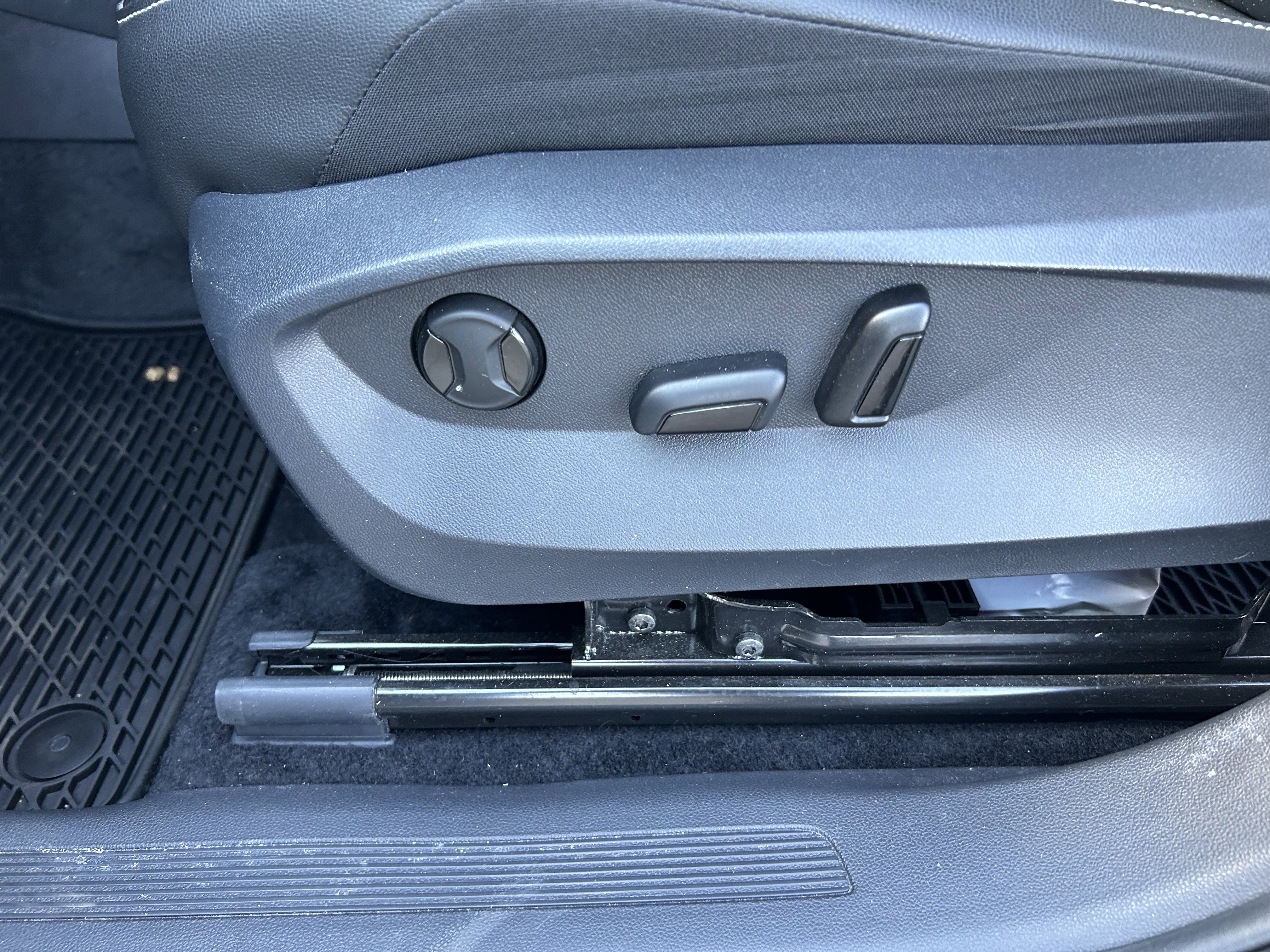 Certified 2024 Volkswagen Tiguan SE image 22