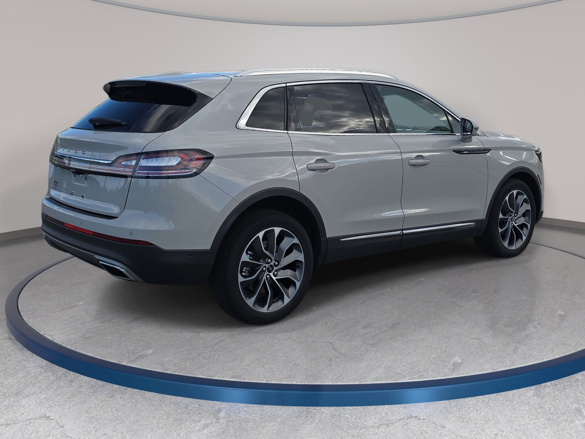 Used 2023 Lincoln Nautilus Reserve w/ Equipment Group 201A AWD/4WD image 5
