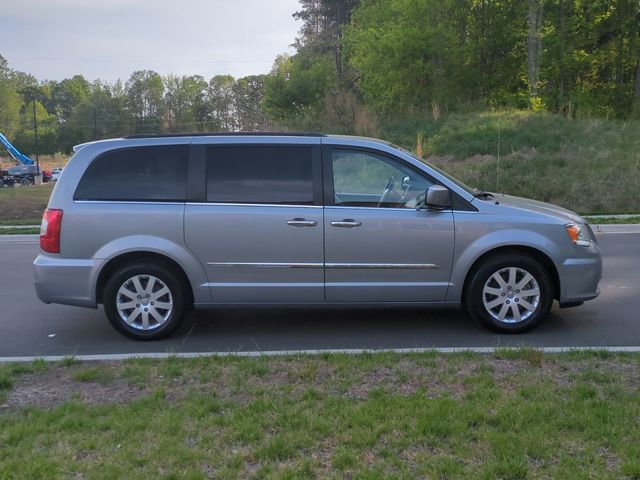 Used 2015 Chrysler Town & Country Touring w/ Driver Convenience Group image 14