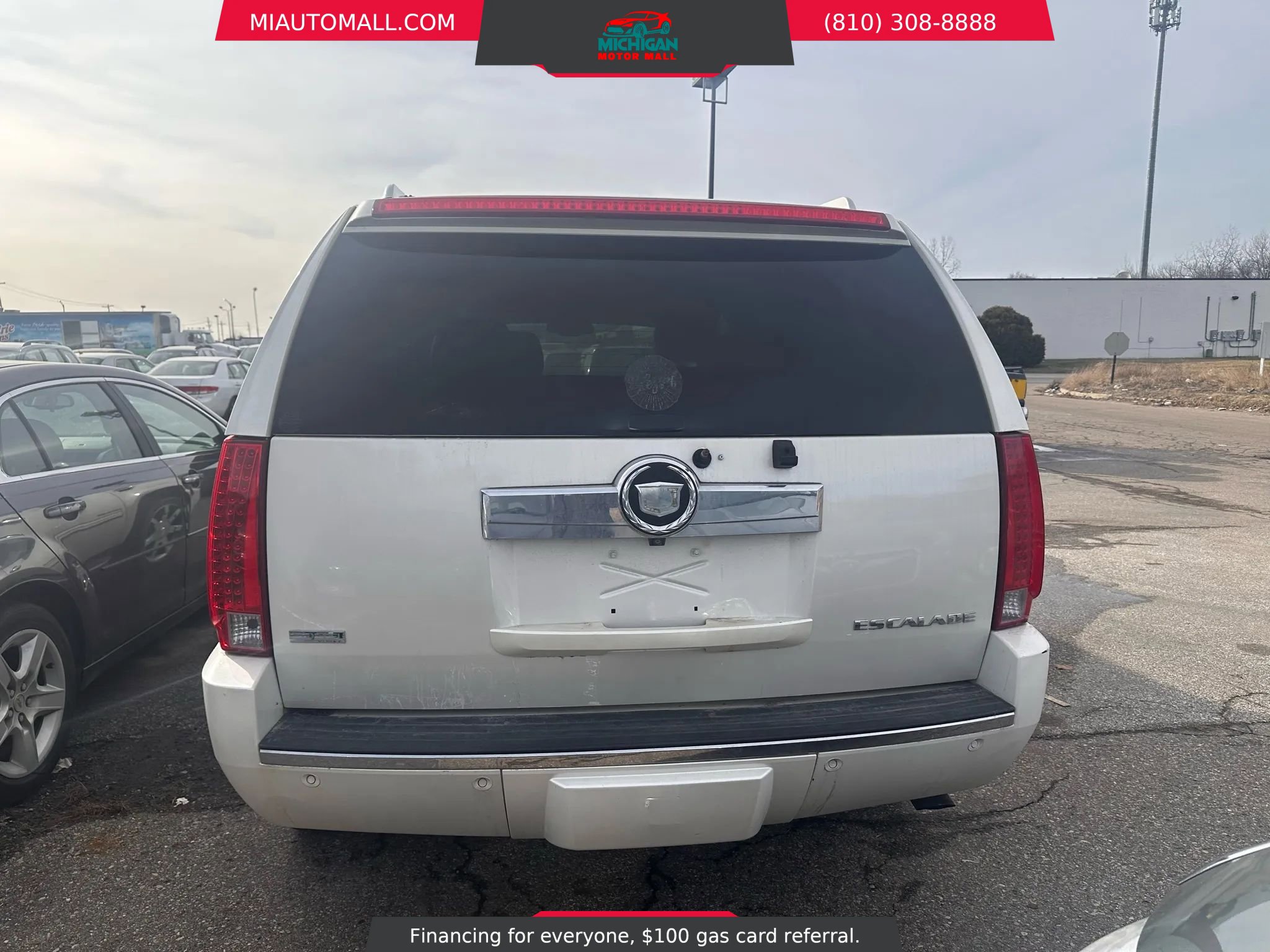 Used 2010 Cadillac Escalade Luxury image 4