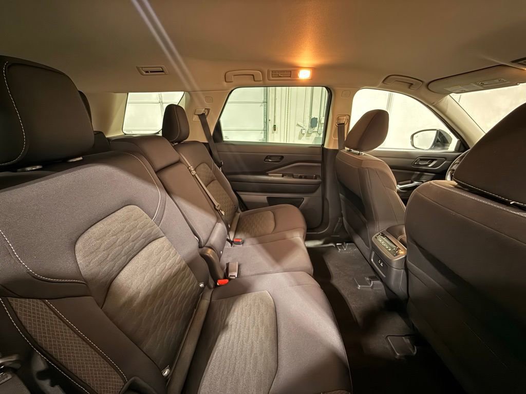 Used 2023 Nissan Pathfinder SV image 29