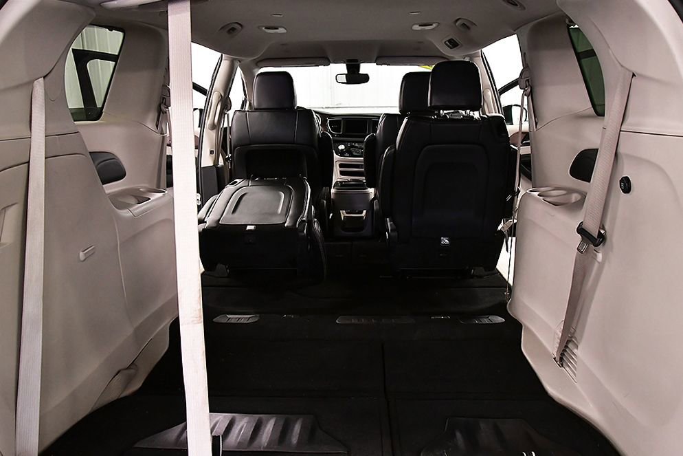 Used 2020 Chrysler Voyager Lxi FWD image 28