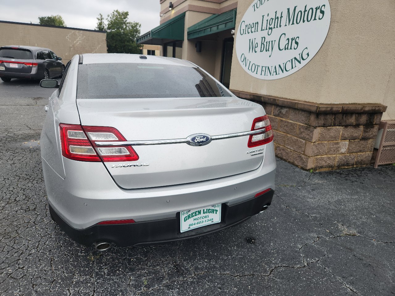 Used 2019 Ford Taurus Limited image 4