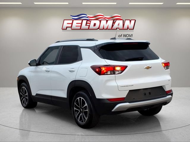 Used 2024 Chevrolet TrailBlazer LT w/ Convenience Package FWD image 3