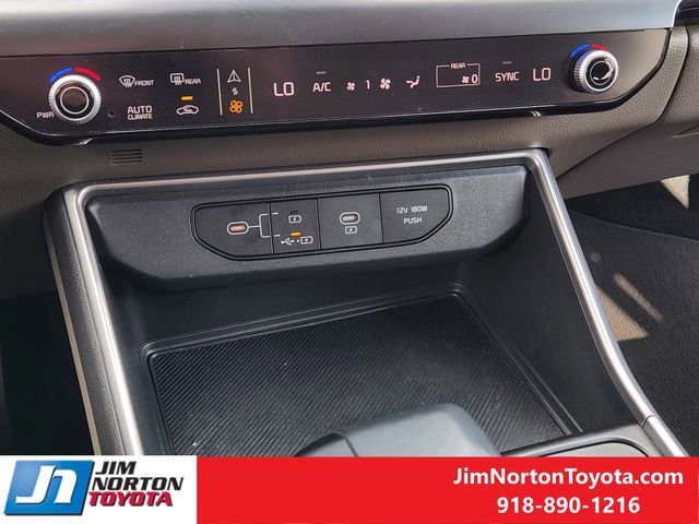 Used 2025 Kia Carnival image 19