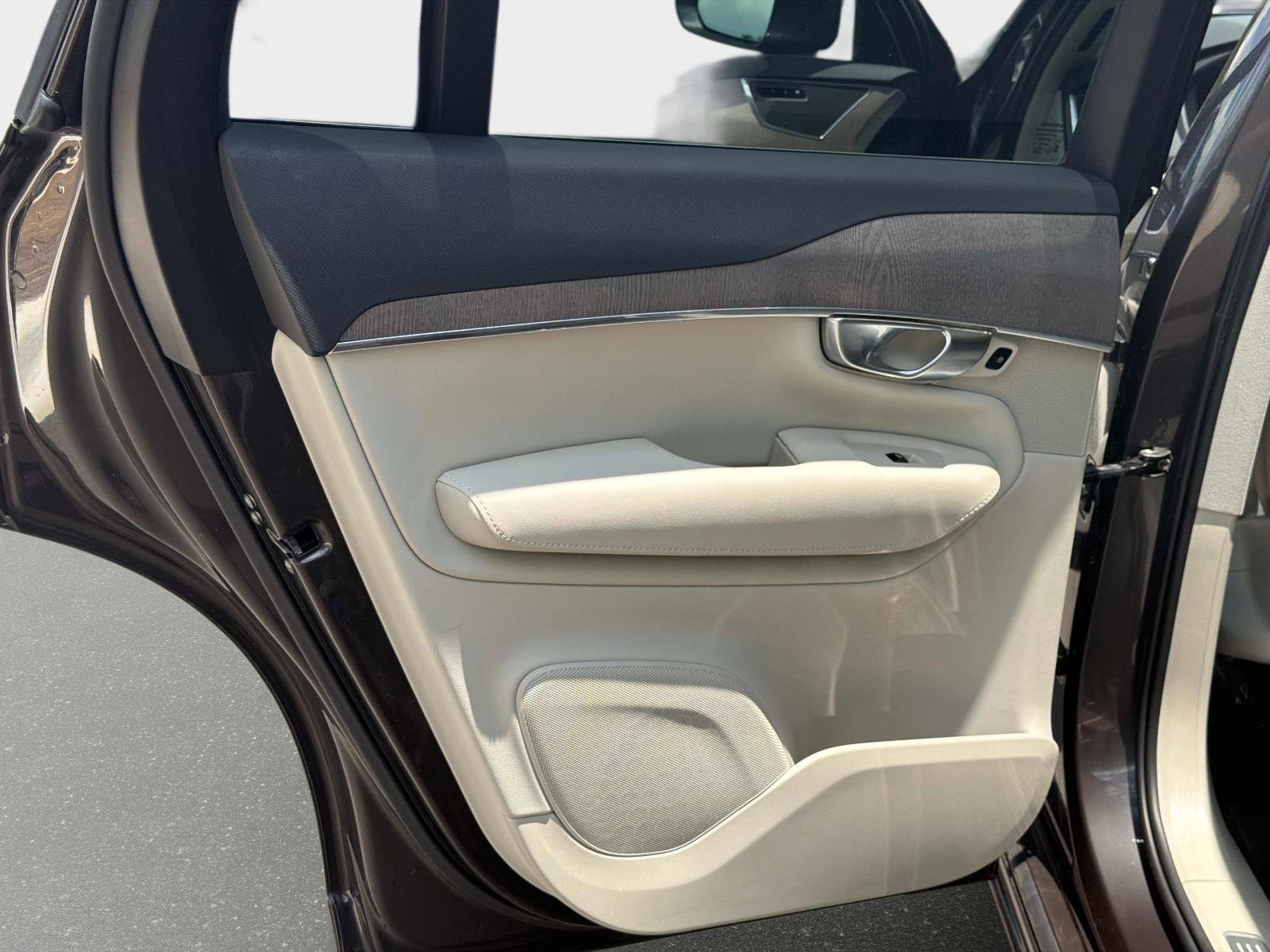 Certified 2023 Volvo XC90 B6 Plus AWD/4WD image 12