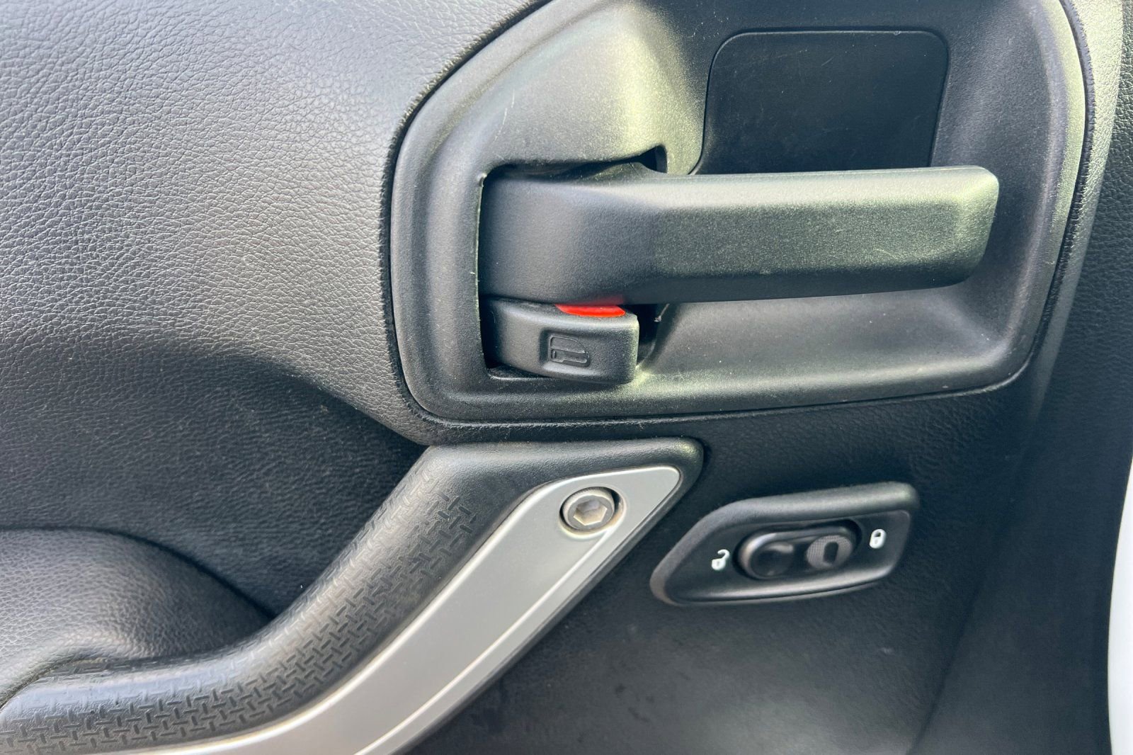 Used 2013 Jeep Wrangler Unlimited Sahara w/ Connectivity Group image 8