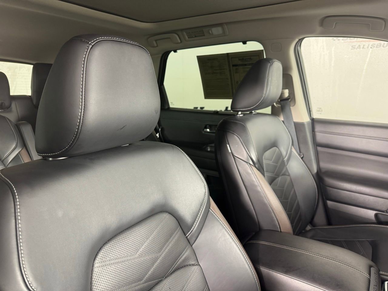 Used 2025 Nissan Pathfinder Platinum image 37