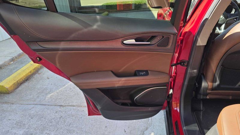 Used 2019 Alfa Romeo Stelvio Ti AWD/4WD image 29