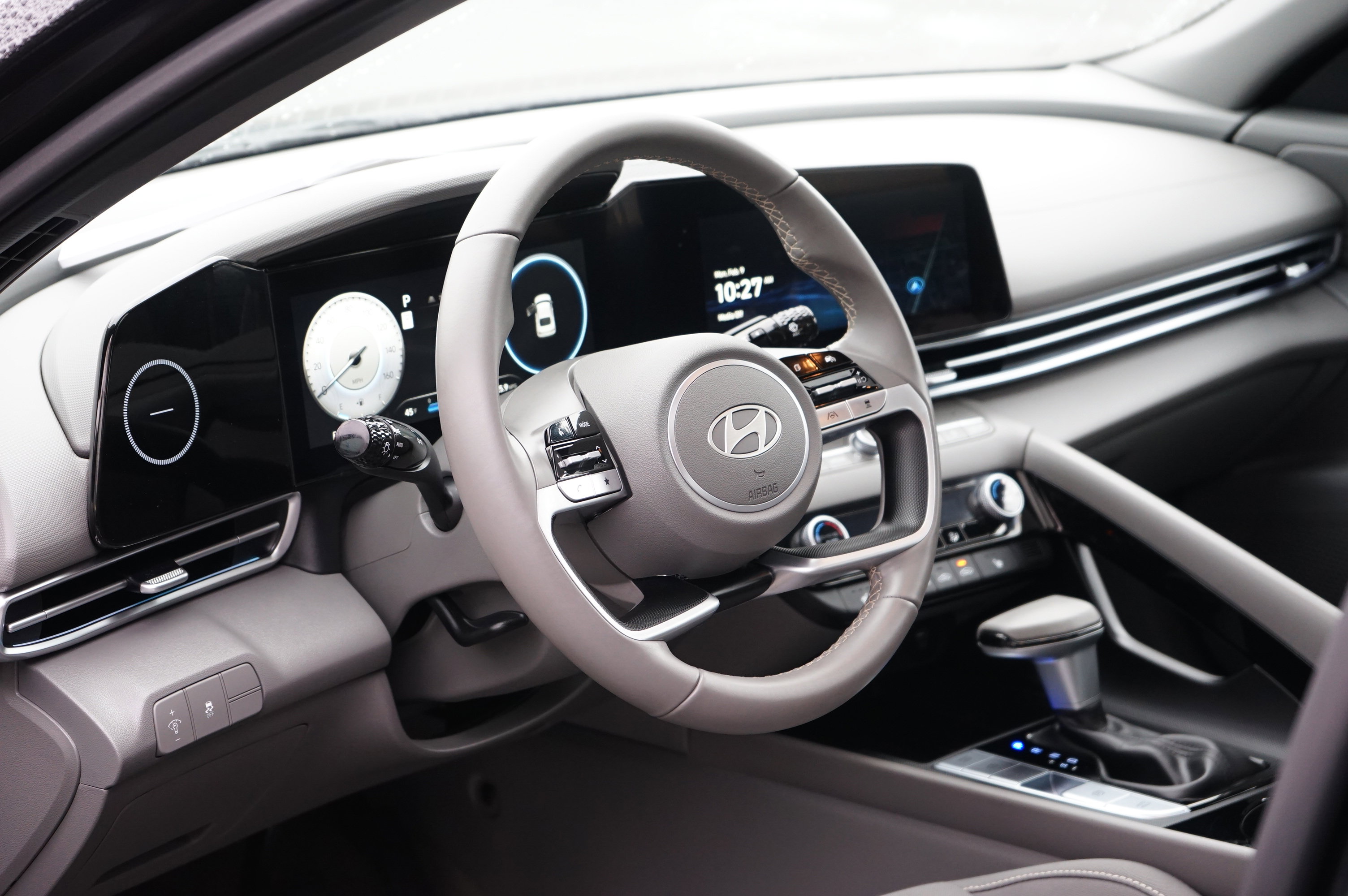 Used 2025 Hyundai Elantra SEL image 13